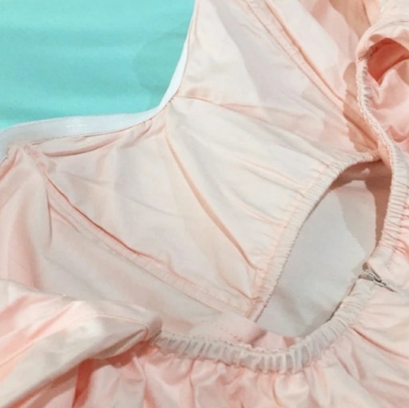 FIRM- Deleting today ! New Off Shoulder Pink Top - Picture 4 of 4